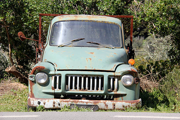 istock Abandoned farm truck 499099201