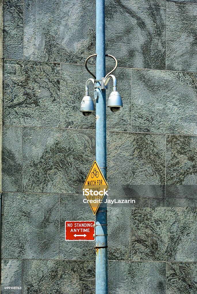 O sistema de videovigilância de circuito fechado segurança vigilância câmaras de Midtown Manhattan, Nova Iorque - Royalty-free Acima Foto de stock
