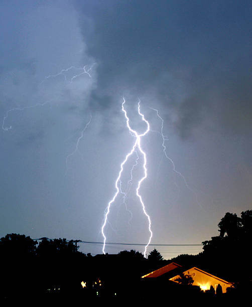 ストーム - lightning storm natural disaster cloud ストックフォトと画像