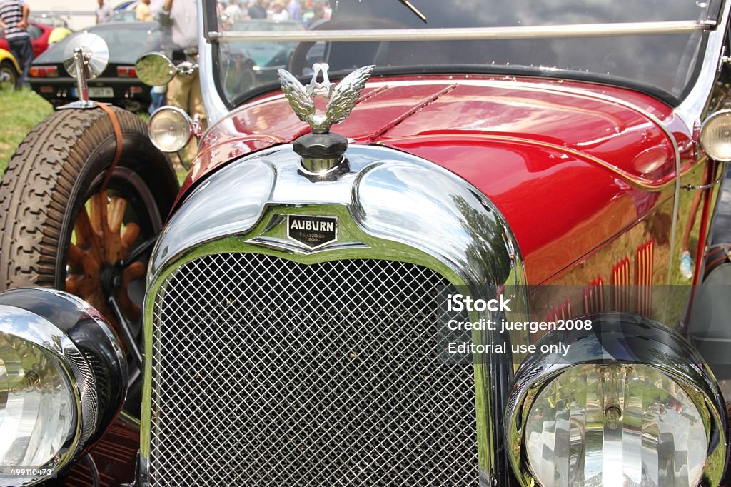 Винтажный автомобиль красный - Стоковые фото 1935 роялти-фри