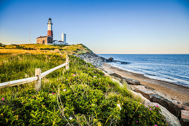 farol em montauk point, long islans - montauk lighthouse - fotografias e filmes do acervo