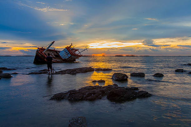 istock Fishing Boat on Lake at Sunset 499115687