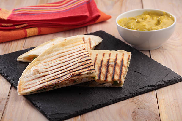 istock Sincronizada and Guacamole 499118762