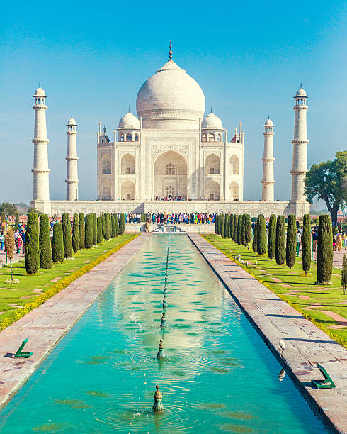 taj mahal, agra, indie - elegance people traveling architecture asia zdjęcia i obrazy z banku zdjęć