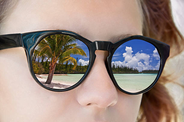 istock Beach reflections in a girl sunglasses 499129425