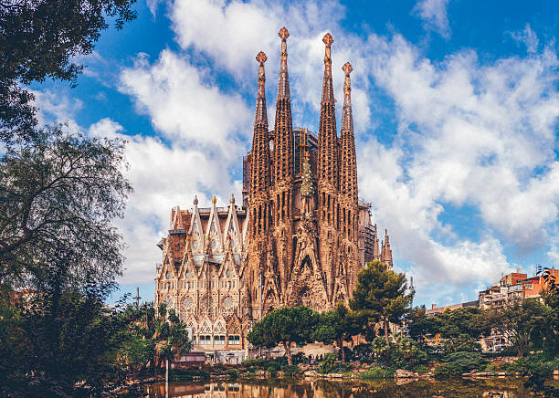 catedral sagrada família em barcelona - gloria maria - fotografias e filmes do acervo