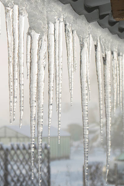 icicles - melting ice icicle leaking стоковые фото и изображения
