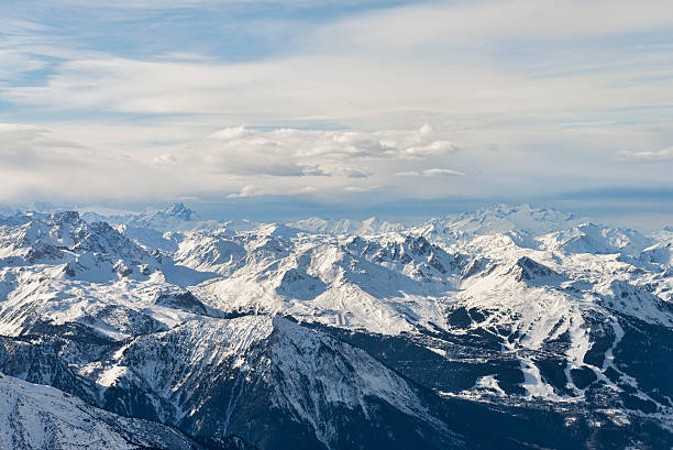 winter alpen berge, luftaufnahme - mont blanc ski slope european alps mountain range stock-fotos und bilder
