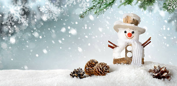 istock Seasonal background with happy snowman 499159814