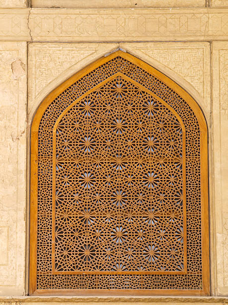 istock Islamic pattern woodern screen window in Isfahan, Iran 499172053