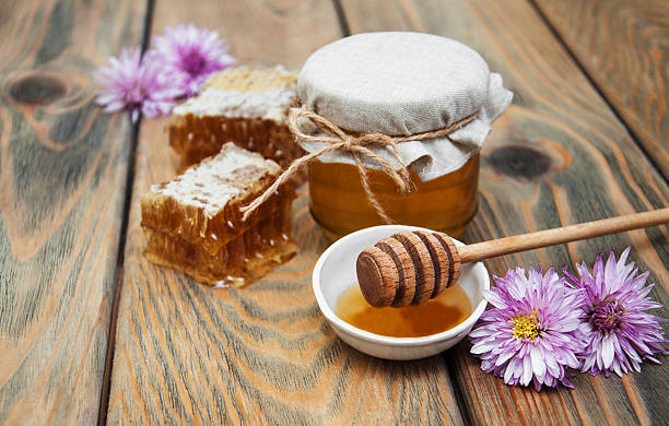 istock Jar of honey 499172538