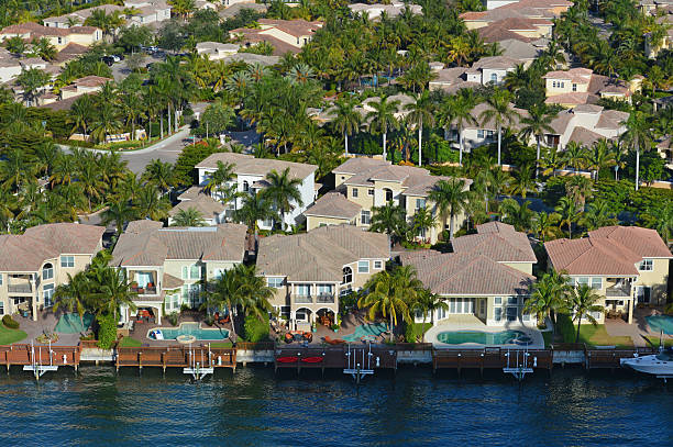 istock Tropical Houses in Suburbs 499175907