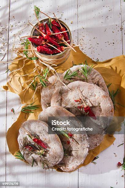 Farinha Wholemeal Tipo Piza - Fotografias de stock e mais imagens de Alecrim - Alecrim, Amarelo, Assado no Forno