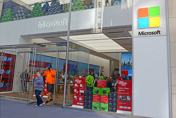 Microsoft Store in Manhattan, New York New York, USA. November 29, 2015: The newly opened Microsoft Store in Manhattan continues the trend of a new style of marketing that the software company is utilizing following the success of Apple.	 bill gates stock pictures, royalty-free photos & images