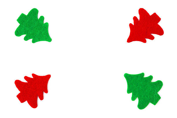istock red and green christmas trees lined up as a frame 499198654