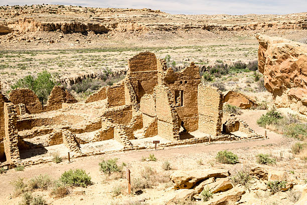istock Kin Kletso Pueblo in Chaco Canyon 499205995