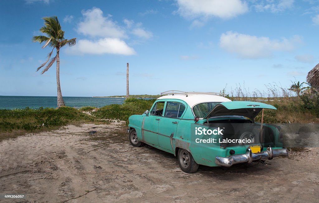 Coche viejo - Foto de stock de Aire libre libre de derechos