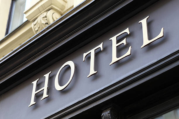 indicazioni per l'hotel - hotel sign built structure building exterior foto e immagini stock