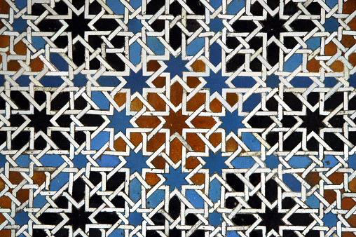 Arabian mosaic, in white, maroon, black and blue. This wa staken in Sevilla, but is typical for Arab culture everywhere.