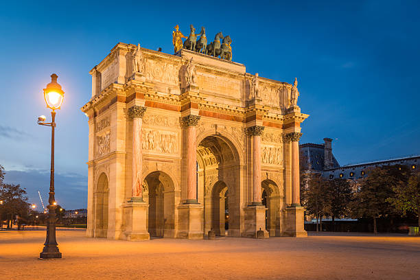 parigi arco de trionfo - arc de triomphe du carrousel foto e immagini stock