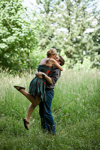 istock Outdoor Kissing Couple 499228365