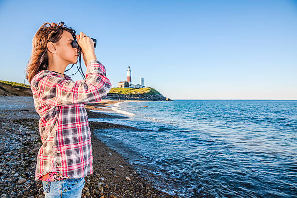 istock Teenage girl exploring ocean with binocular 499229671