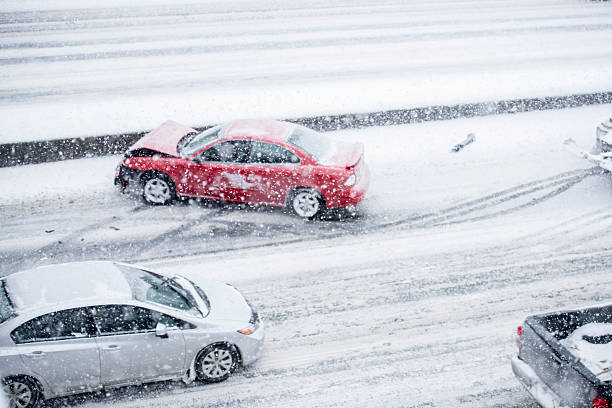 auto incidente sulla superstrada - skidding foto e immagini stock