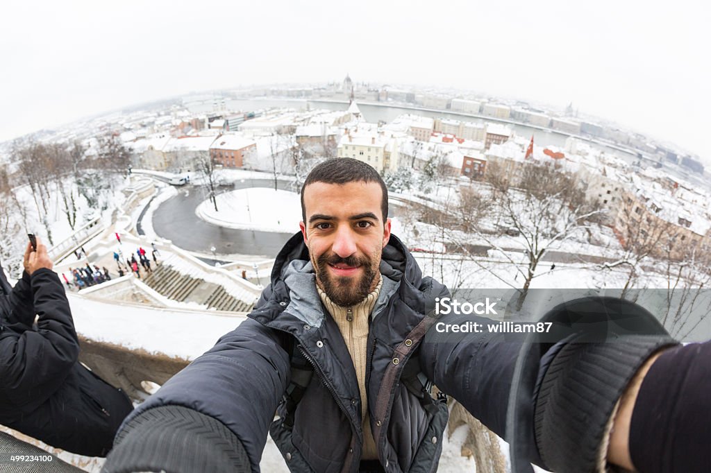 Joven tomando un autorretrato en Budapest - Foto de stock de Adulto libre de derechos