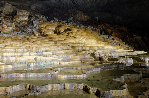 Hyakumaizara o cien saucers en Akiyoshido principal cave photo