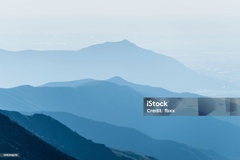 Mountain silhouette im Sonnenaufgang - Lizenzfrei Abenddämmerung Stock-Foto