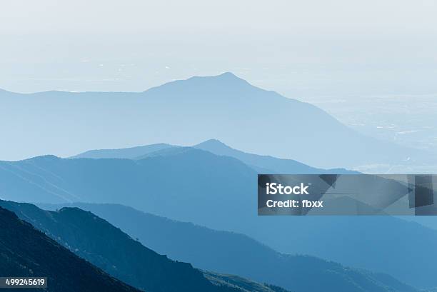 Mountain Silhouette Im Sonnenaufgang Stockfoto und mehr Bilder von Abenddämmerung - Abenddämmerung, Abgeschiedenheit, Alpen