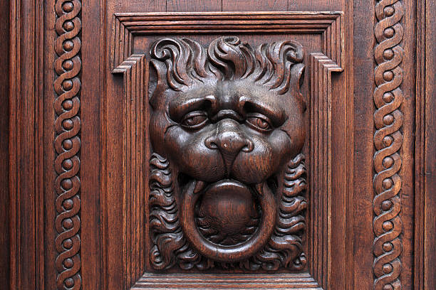istock Lion on a wooden door 499247169