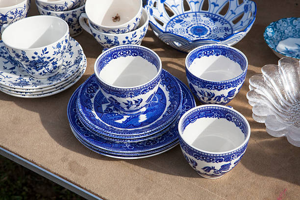 中国の陶器で「ザバザール」 - plate china antique blue ストックフォトと画像