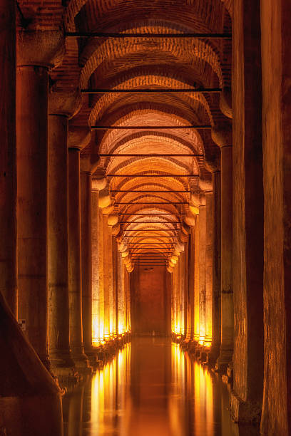 u-basilika-zisterne, istanbul, türkei. - istanbul yerebatan saray reflection turkey stock-fotos und bilder