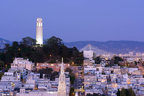 coit tower, à noite em são francisco, ca - tower coit tower san francisco bay area san francisco county - fotografias e filmes do acervo