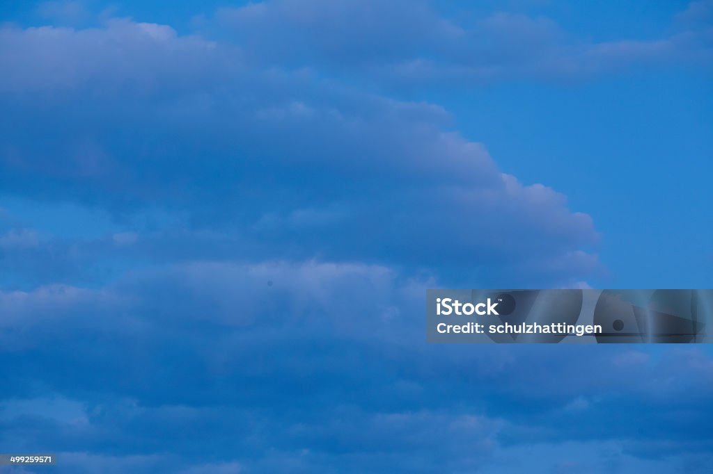 Небо в голубой час - Стоковые фото Ветер роялти-фри
