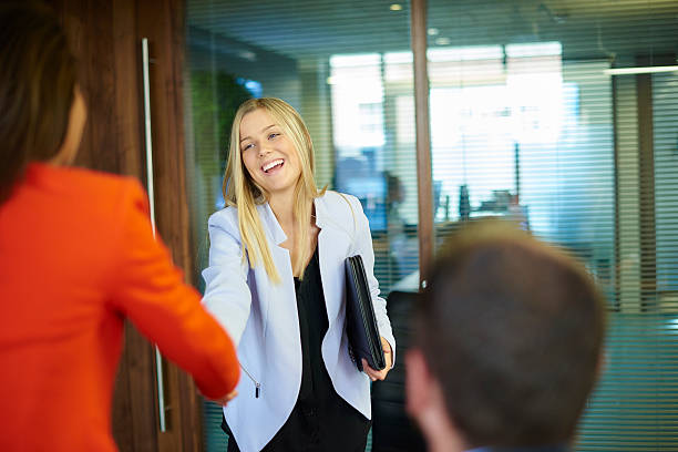 job bewerbungsgespräch - greeting teenager handshake men stock-fotos und bilder