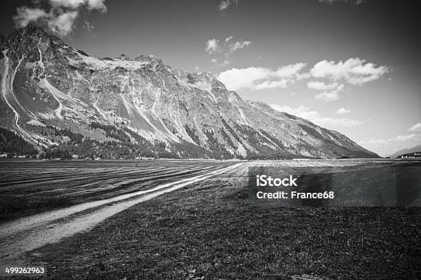 País Carretera Del Lago De Sils Foto de stock y más banco de imágenes de Aire libre - Aire libre, Alpes Europeos, Alpes de Engadine