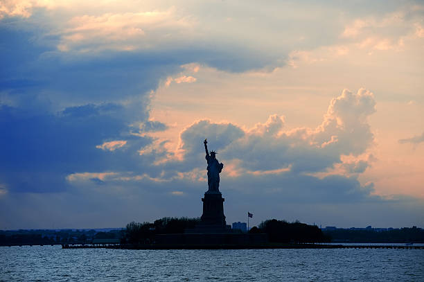 istock Statue of Liberty silhouette 499274549