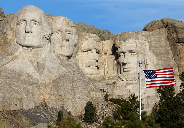 istock Mt. Rushmore and American Flag 499275251
