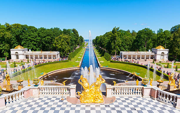 istock Grand cascade in Peterhof. Saint Petersburg 499275331