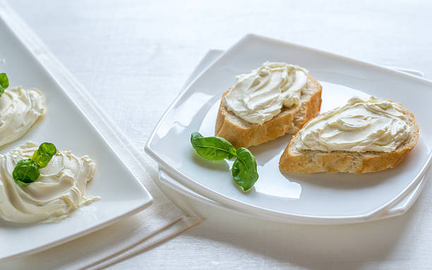 istock Sandwiches with cream cheese 499279172