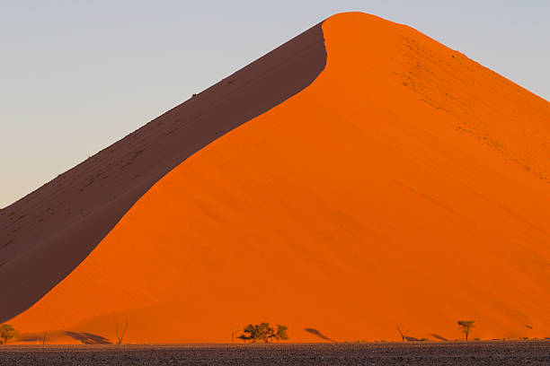 istock Crest of a red dune in Sossusvlei, Namibia 499280572