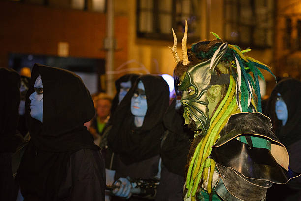 inverno drummers al samhuinn fuoco festival di edimburgo - celtic culture paganism men fire foto e immagini stock