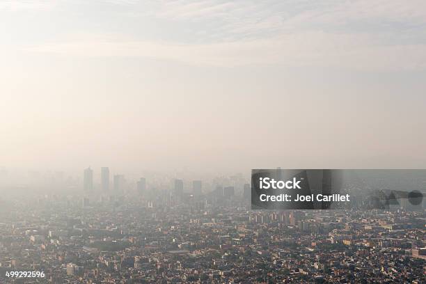 Panorama De La Ciudad De México Y Ozono Foto de stock y más banco de imágenes de Contaminación ambiental - Contaminación ambiental, Contaminación del aire, Viento