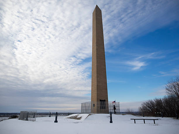 Sargento Floyd monumento no inverno com o visitante - foto de acervo