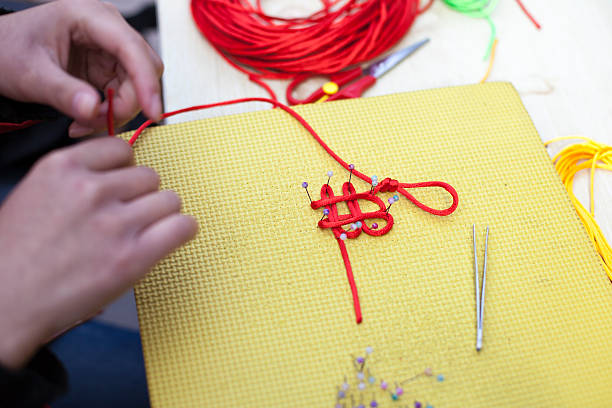 istock Handicraftsman Make Chinese Knot 499318588