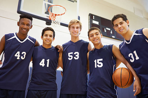 członkowie mężczyzna high school drużyna w koszykówce - child basketball uniform sports uniform zdjęcia i obrazy z banku zdjęć