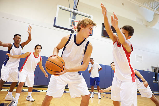 istock Male High School Basketball Team Playing Game 499331377
