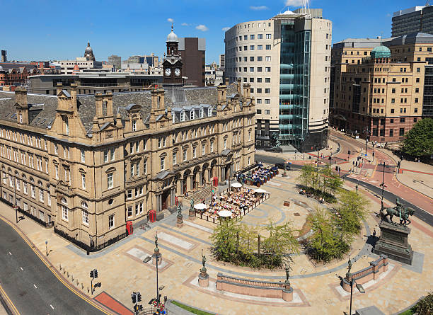 leeds city square - leeds england uk city famous place stock-fotos und bilder